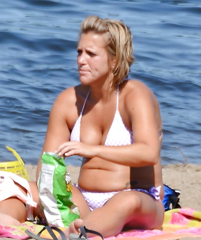 13P Beach girls.