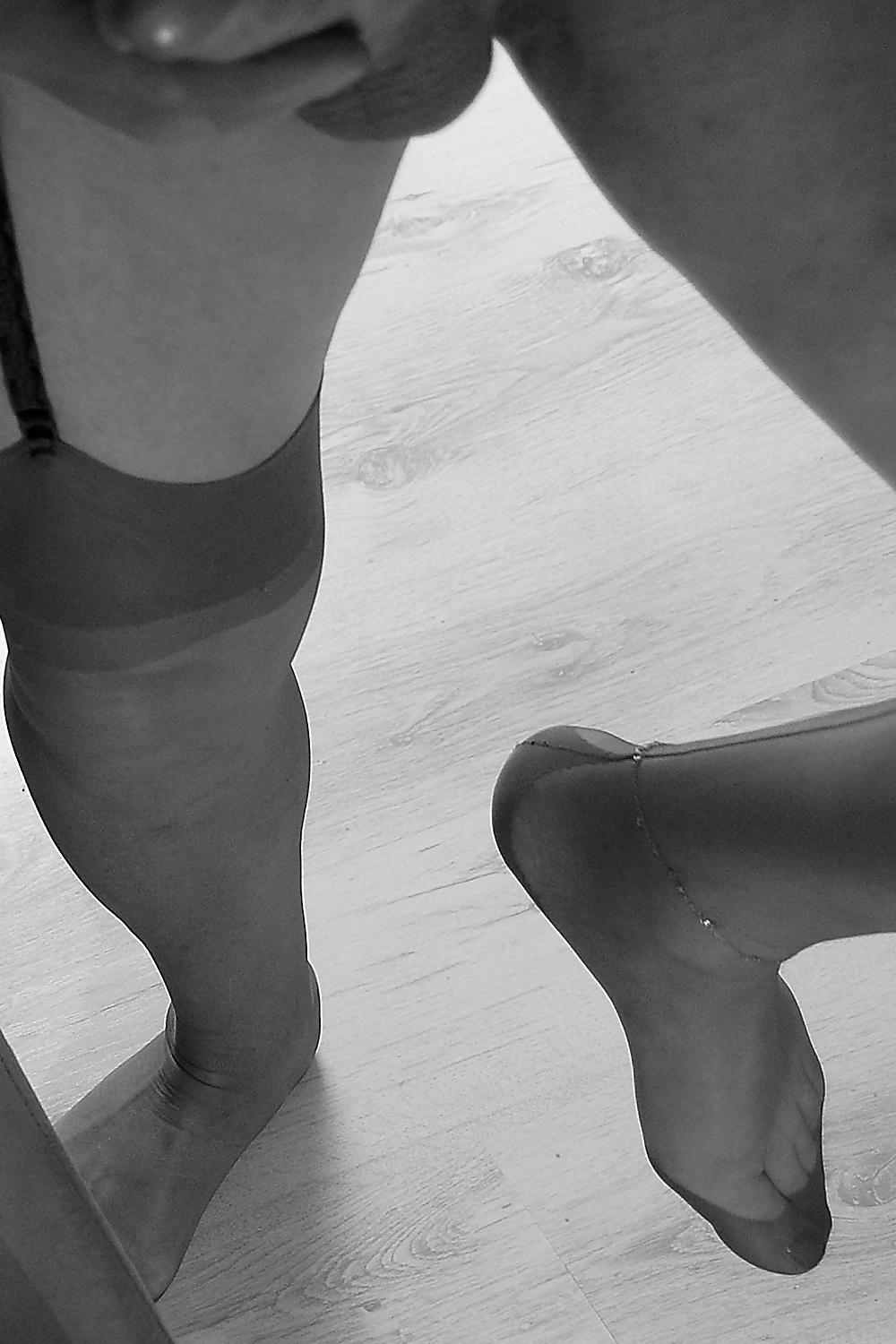 11P Nylons, zu kurz, sw und sepia