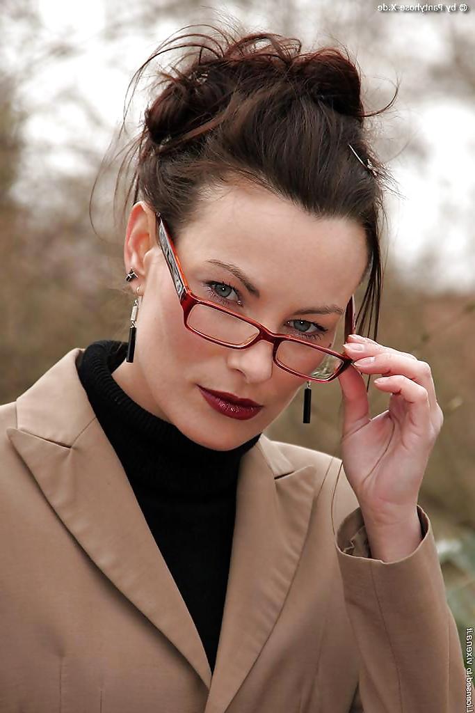 20P German business lady waits in park