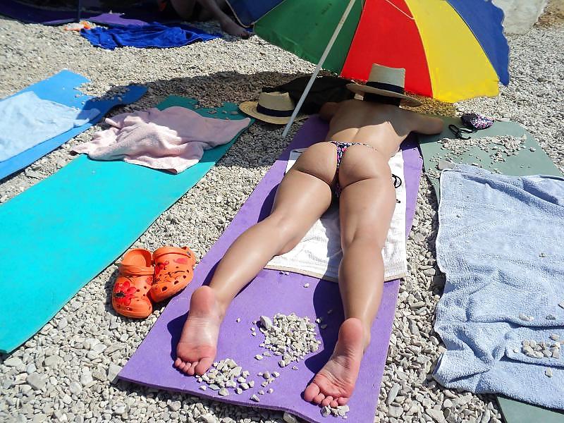 14P Lovely Candid Beach Ass