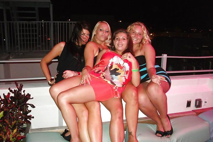 25P Panty Flashing & Upskirt 3