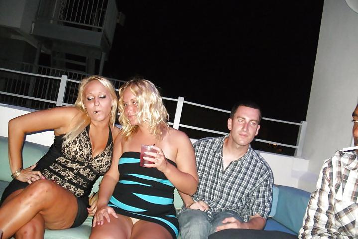 25P Panty Flashing & Upskirt 3