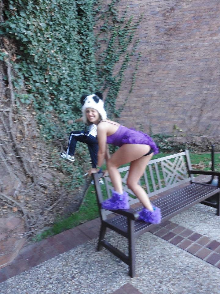 25P Panty Flashing & Upskirt 3