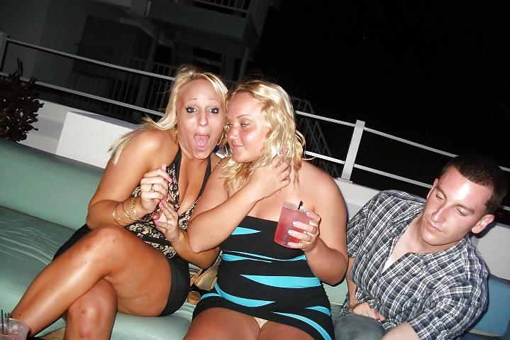 25P Panty Flashing & Upskirt 3