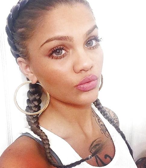 25P Beautiful Women (Latin) 