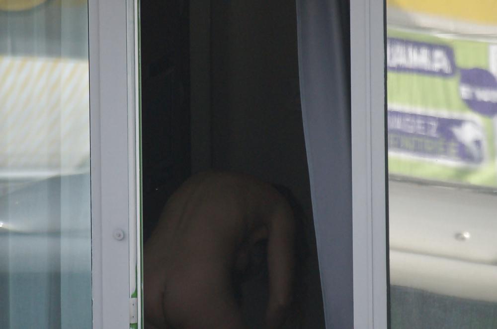 13P Milf flash in a hotel