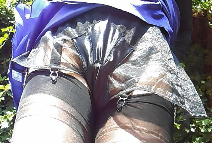 25P French Knicker Flashing In My Garden