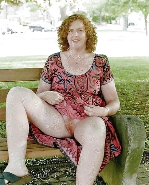25P Flashing Their Pussy And Ass 2