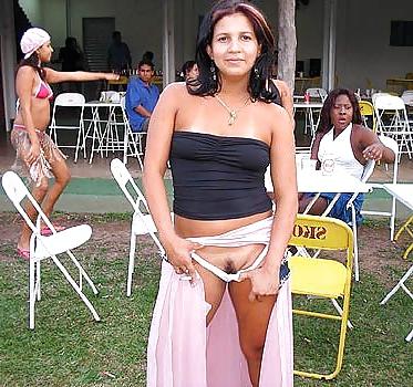 25P Flashing Their Pussy And Ass 2