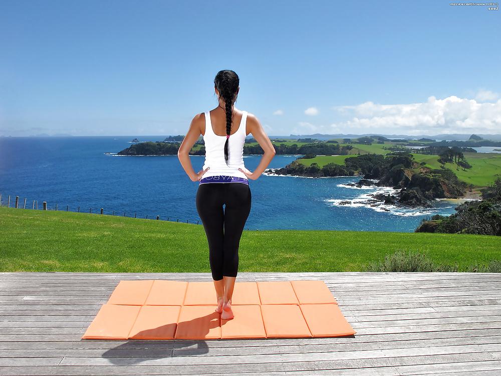 25P yoga on the bay