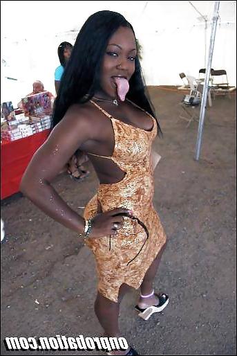 25P Woman Tongues PROF