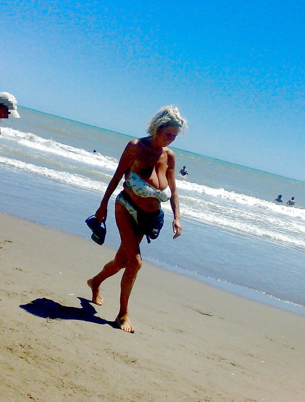 25P Hot Mature at the Beach