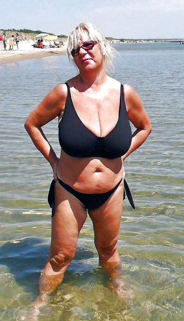 25P Hot Mature at the Beach