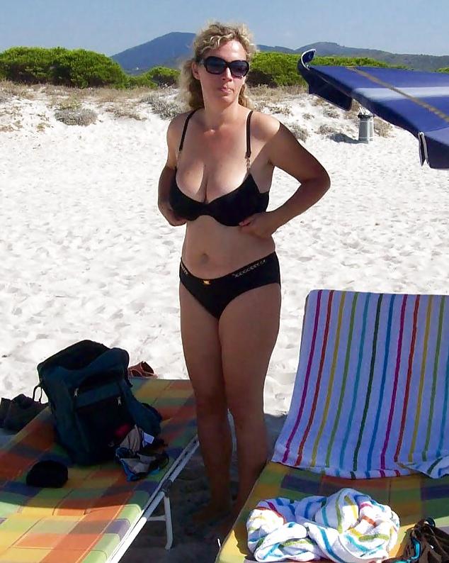 25P Hot Mature at the Beach