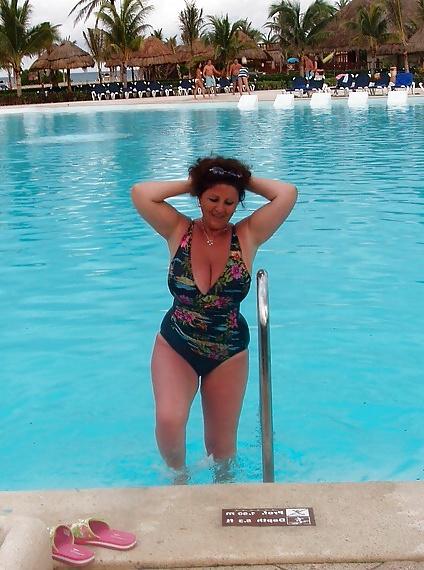 25P Hot Mature at the Beach