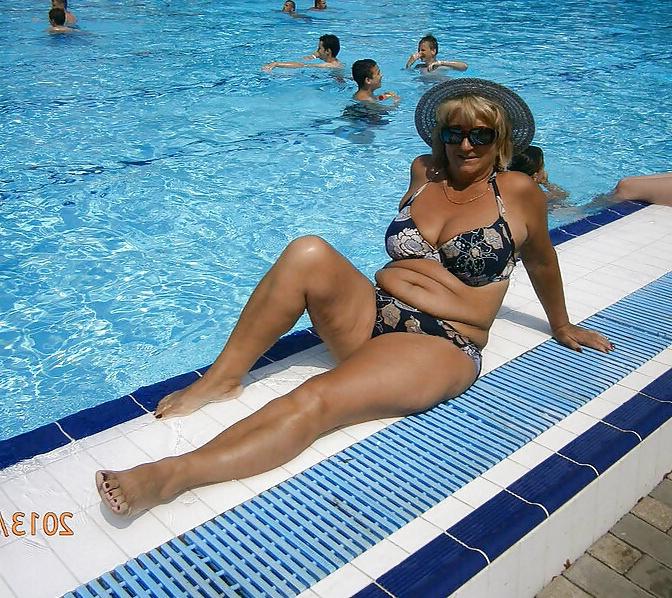 25P Hot Mature at the Beach
