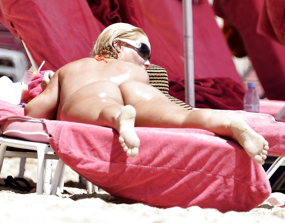 25P Nicole Coco Austin (Bikini on the Beach)