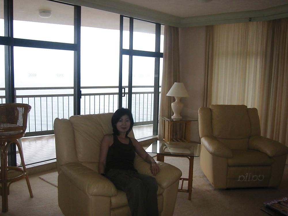 20P Japanese Mature Woman 200 - Yoshiyuki 1