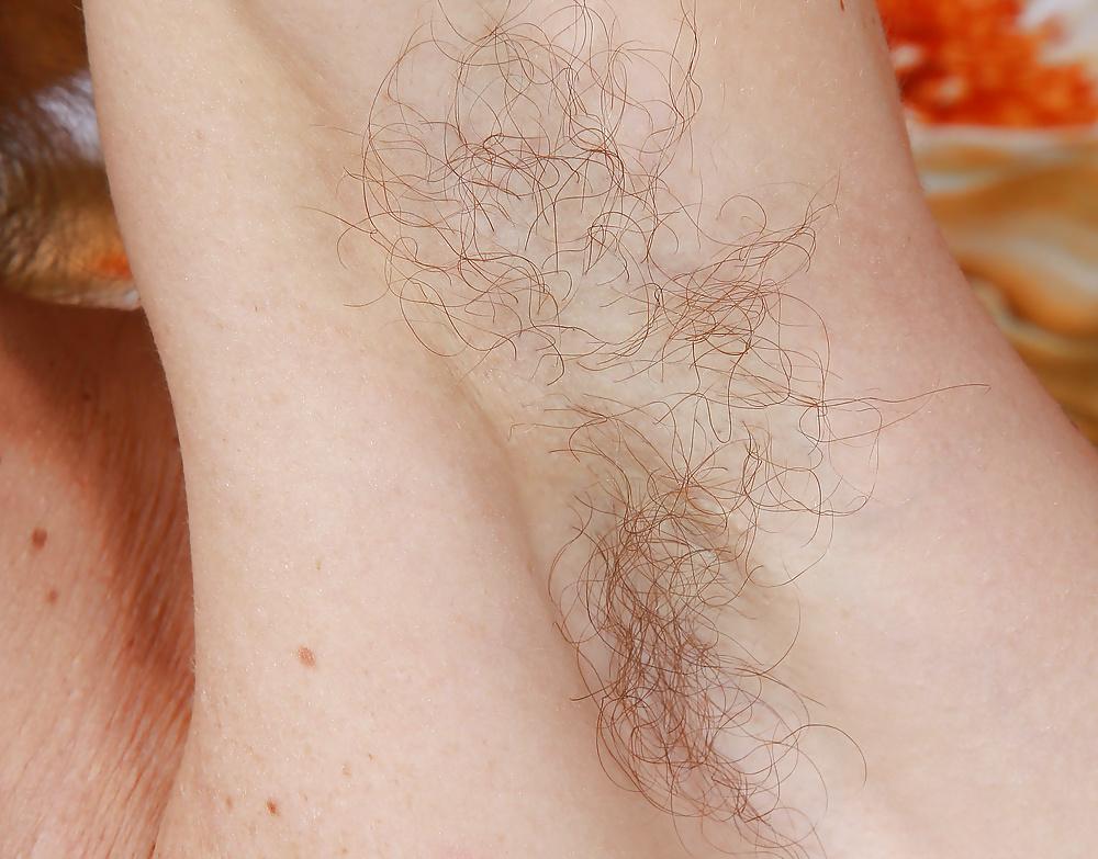 25P Hairy armpits