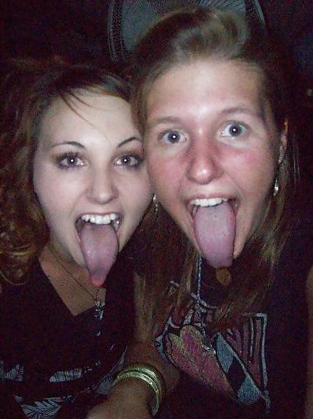 25P Woman Tongues AMADOR