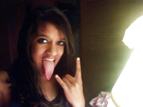 25P Woman Tongues AMADOR