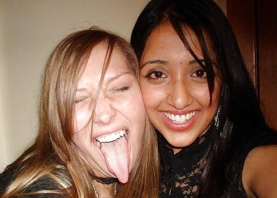 25P Woman Tongues AMADOR