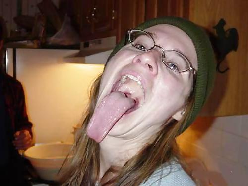 25P Woman Tongues AMADOR