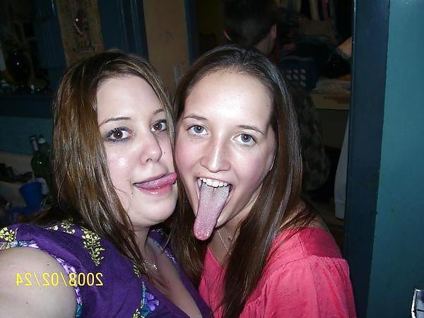 25P Woman Tongues AMADOR