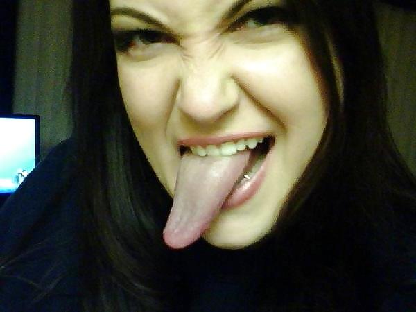 25P Woman Tongues AMADOR