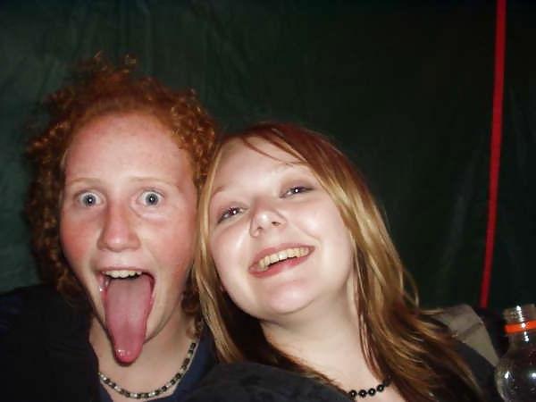 25P Woman Tongues AMADOR