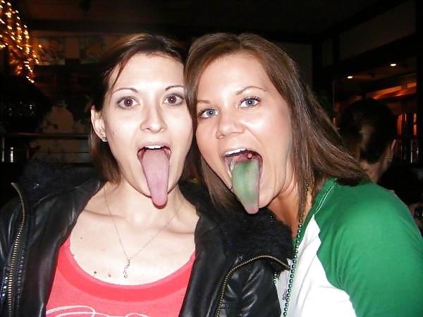 25P Woman Tongues AMADOR
