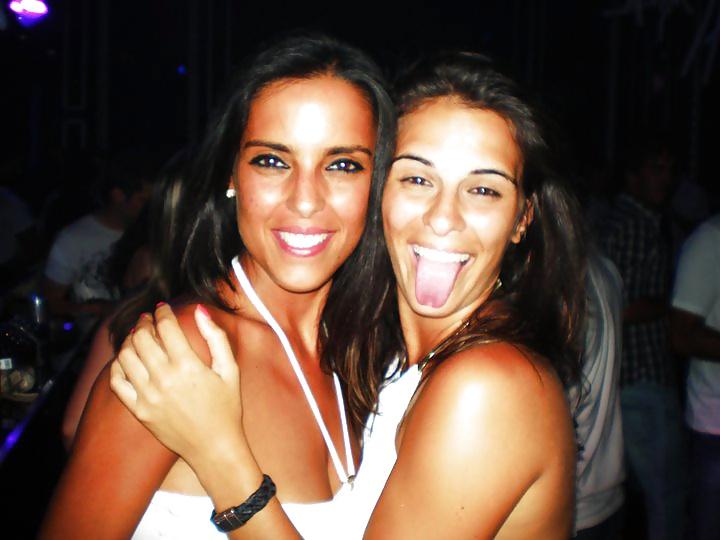 25P Woman Tongues AMADOR