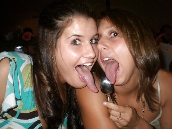 25P Woman Tongues AMADOR
