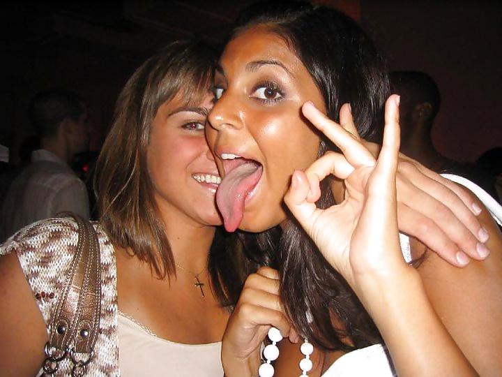 25P Woman Tongues AMADOR
