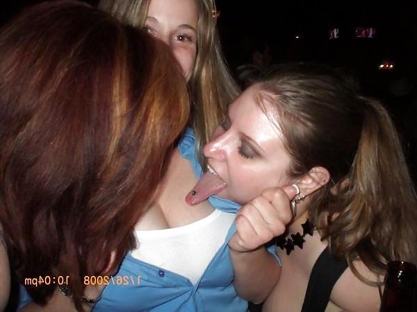 25P Woman Tongues AMADOR