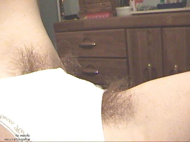 20P Wife's peeking bush