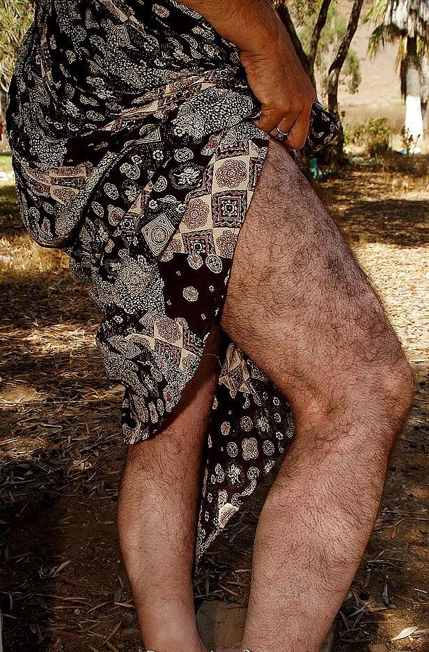 9P Women hairy legs
