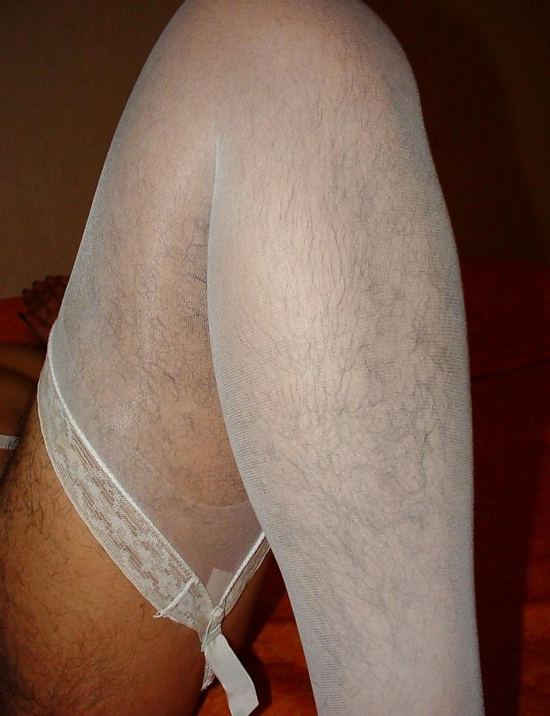 9P Women hairy legs