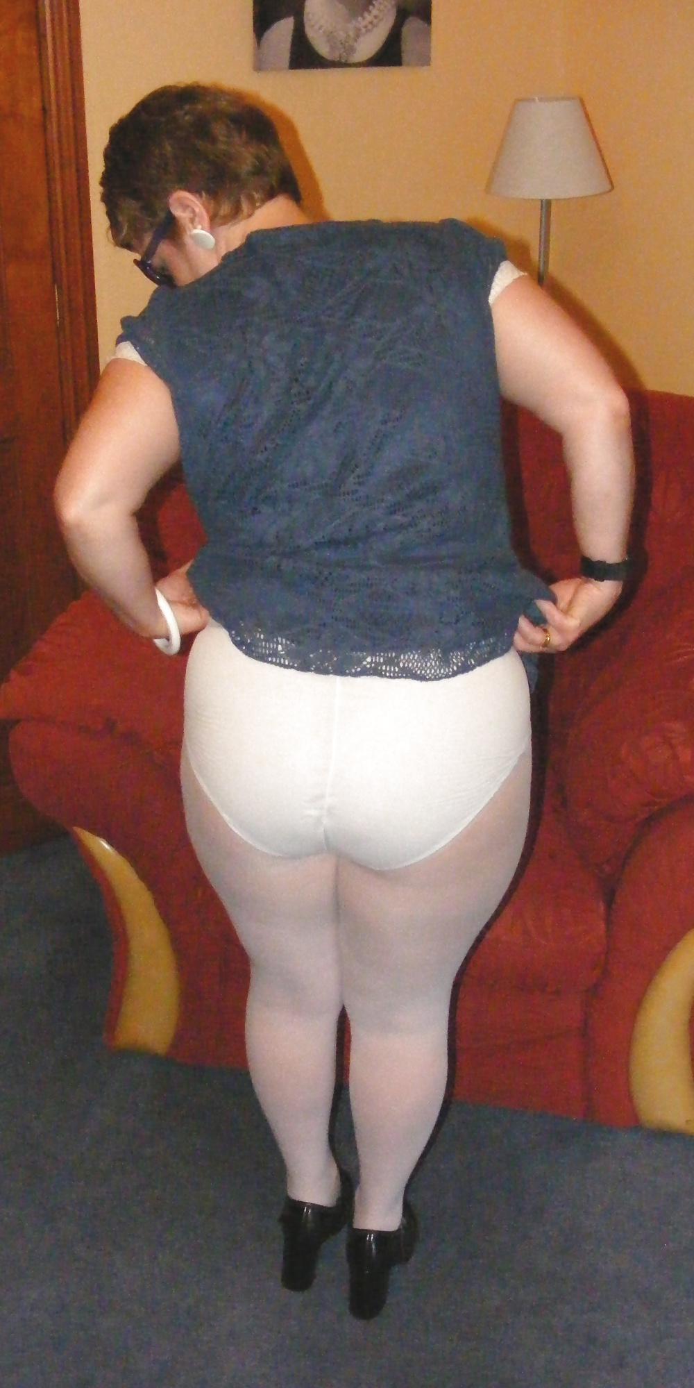 17P Slutty secretary in white knickers and white tights