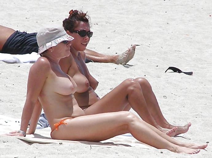 25P BeachVoyeuR 7  -Girls Together on Beach- BVR