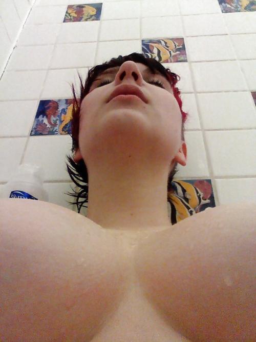 12P Amateur girl flashing!