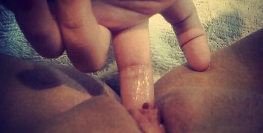 12P Amateur girl flashing!