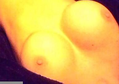 12P Amateur girl flashing!