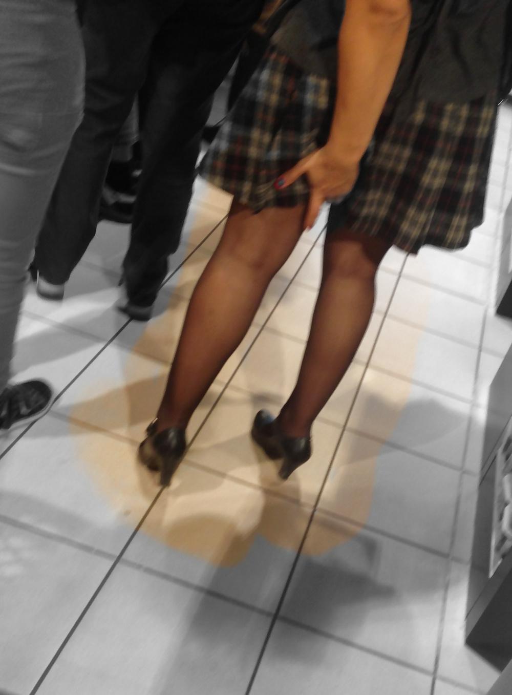 25P A woman who likes to wear ...  tights 2