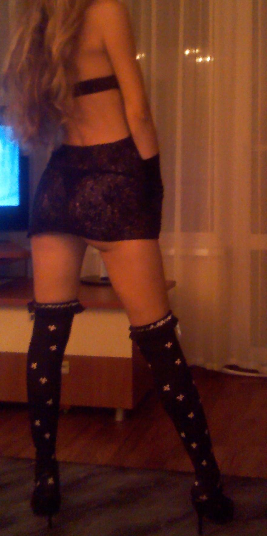 25P A woman who likes to wear ...  tights