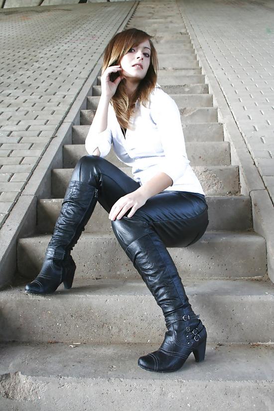 8P Alina in leather 