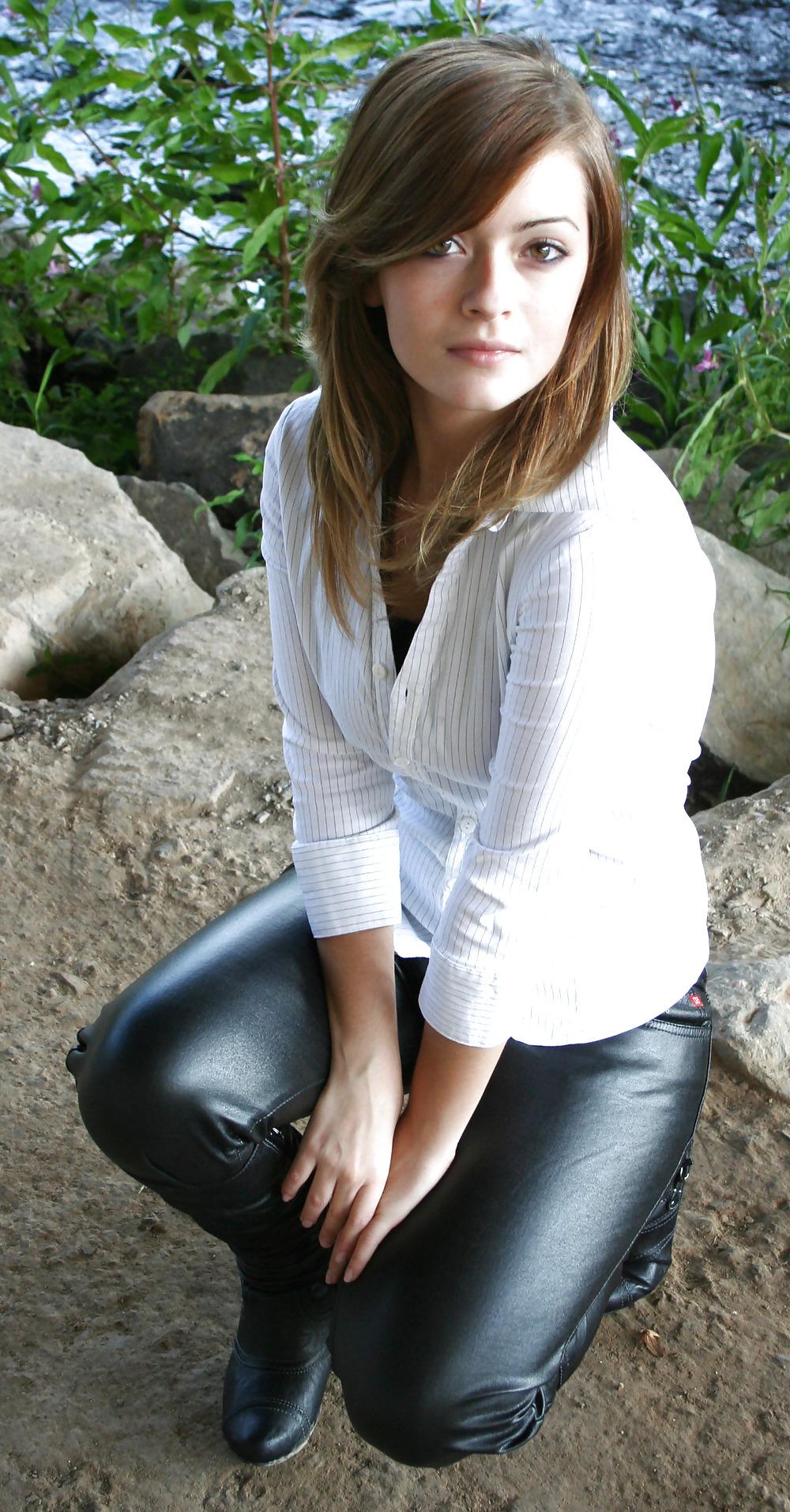 8P Alina in leather 