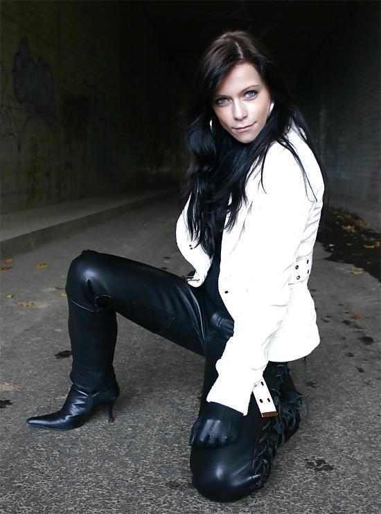 8P Liz in leather 