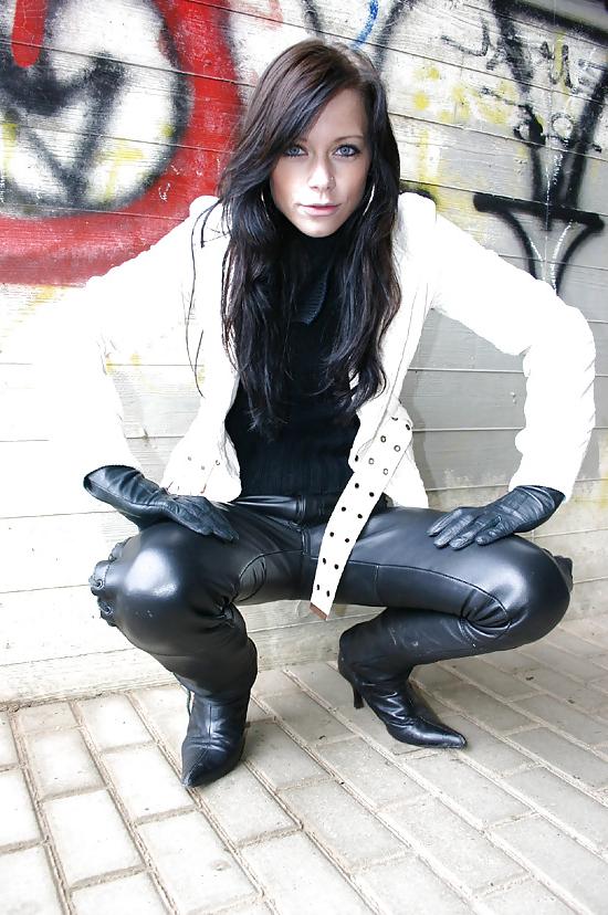 8P Liz in leather 