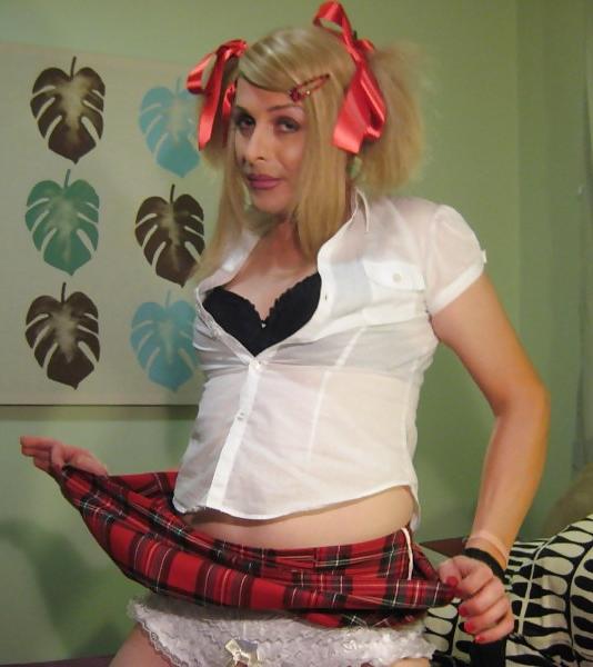13P Sissy Trap MissLissie: Schoolgirl April 2011 - PG-TV,P